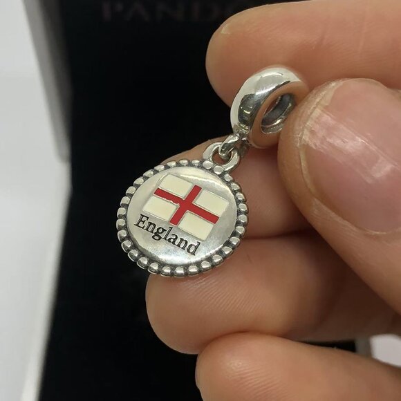 ✨🔥Pandora England Flag Charm S925 Silver with box - Picture 2 of 4